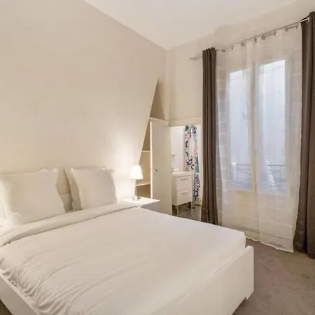 Appartement Spacious In Republic For 6