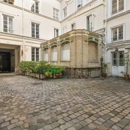 Spacious In Republic For 6
