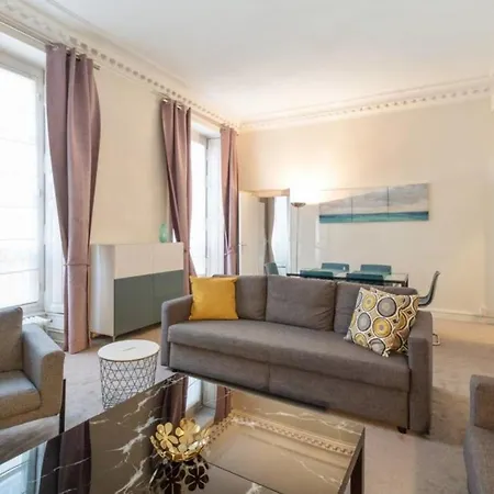 Spacious In Republic For 6 Appartement
