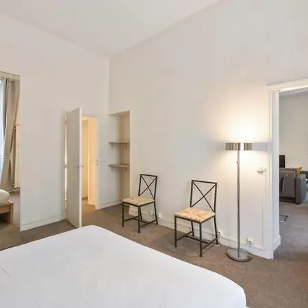 Appartement Spacious In Republic For 6
